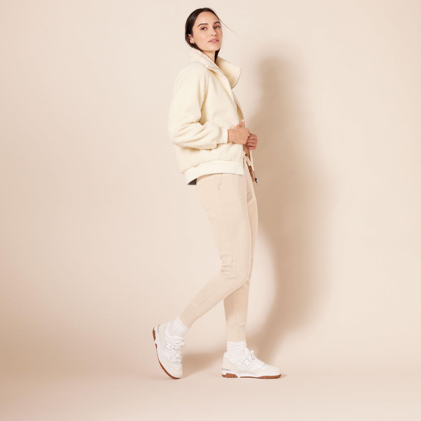 Amazon Essentials Women's Fleece Jogger Sweatpant (Available in Plus Size), Beige, Small