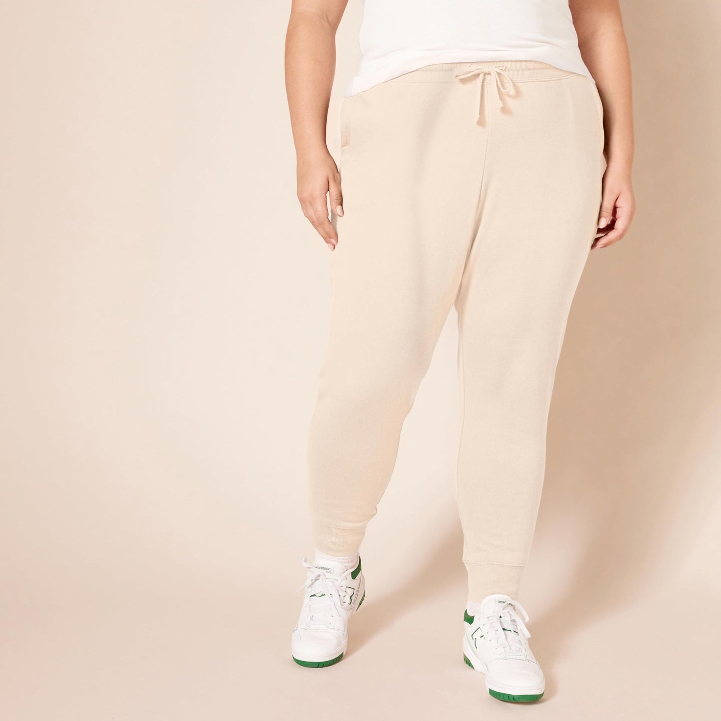Amazon Essentials Women's Fleece Jogger Sweatpant (Available in Plus Size), Beige, Small