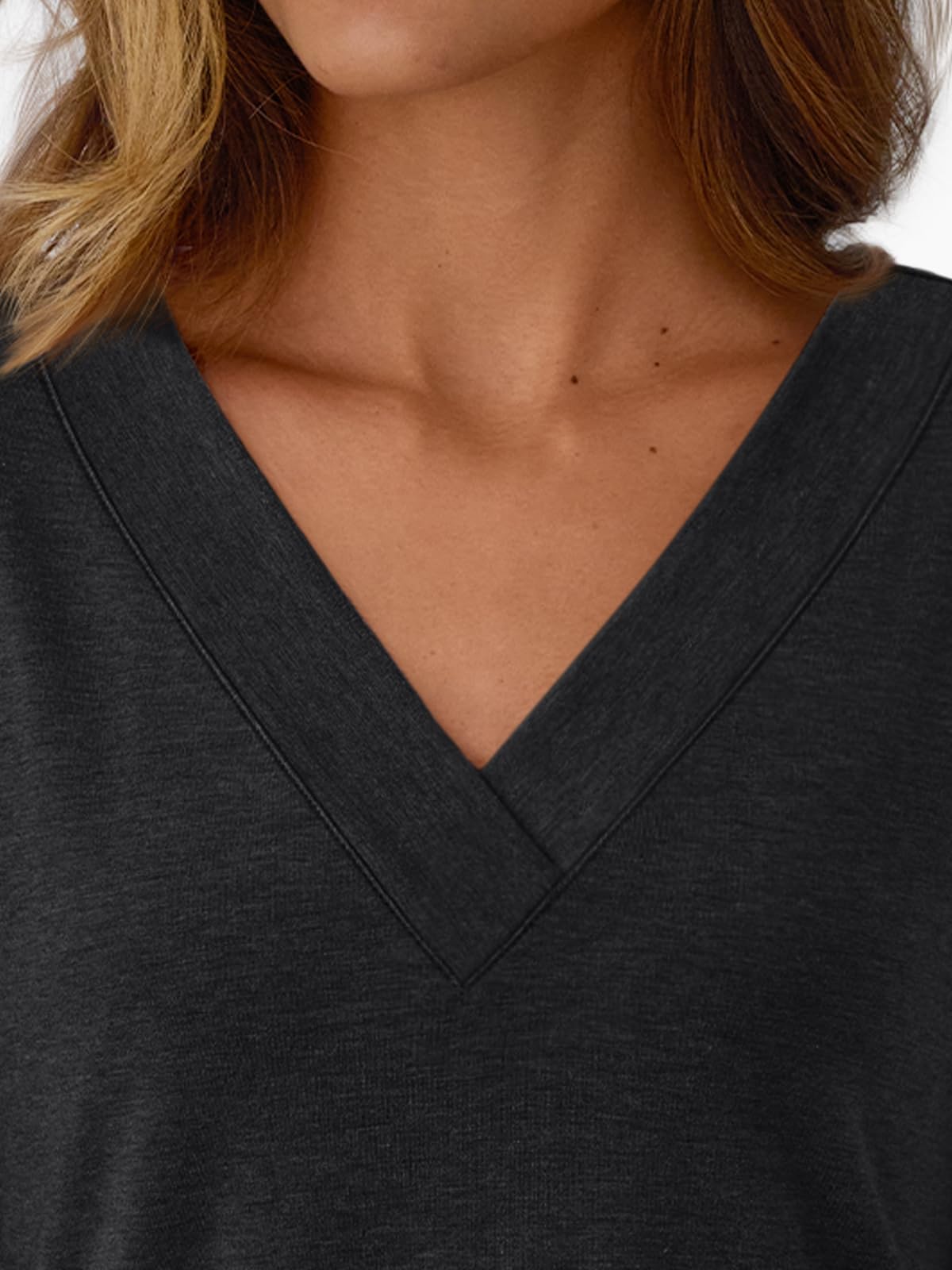 Womens Tops Fall Outfits 2025 T Shirts V Neck Casual Top Comfortable Shirt Soft Basic Tees Women Blouses Black S